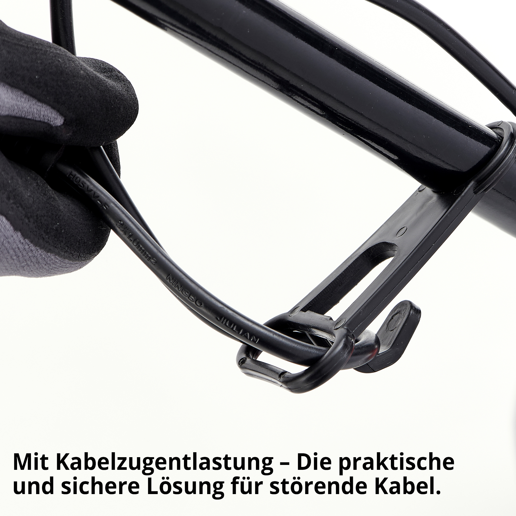 Vertikutierer; Mit Kabelzugentlastung