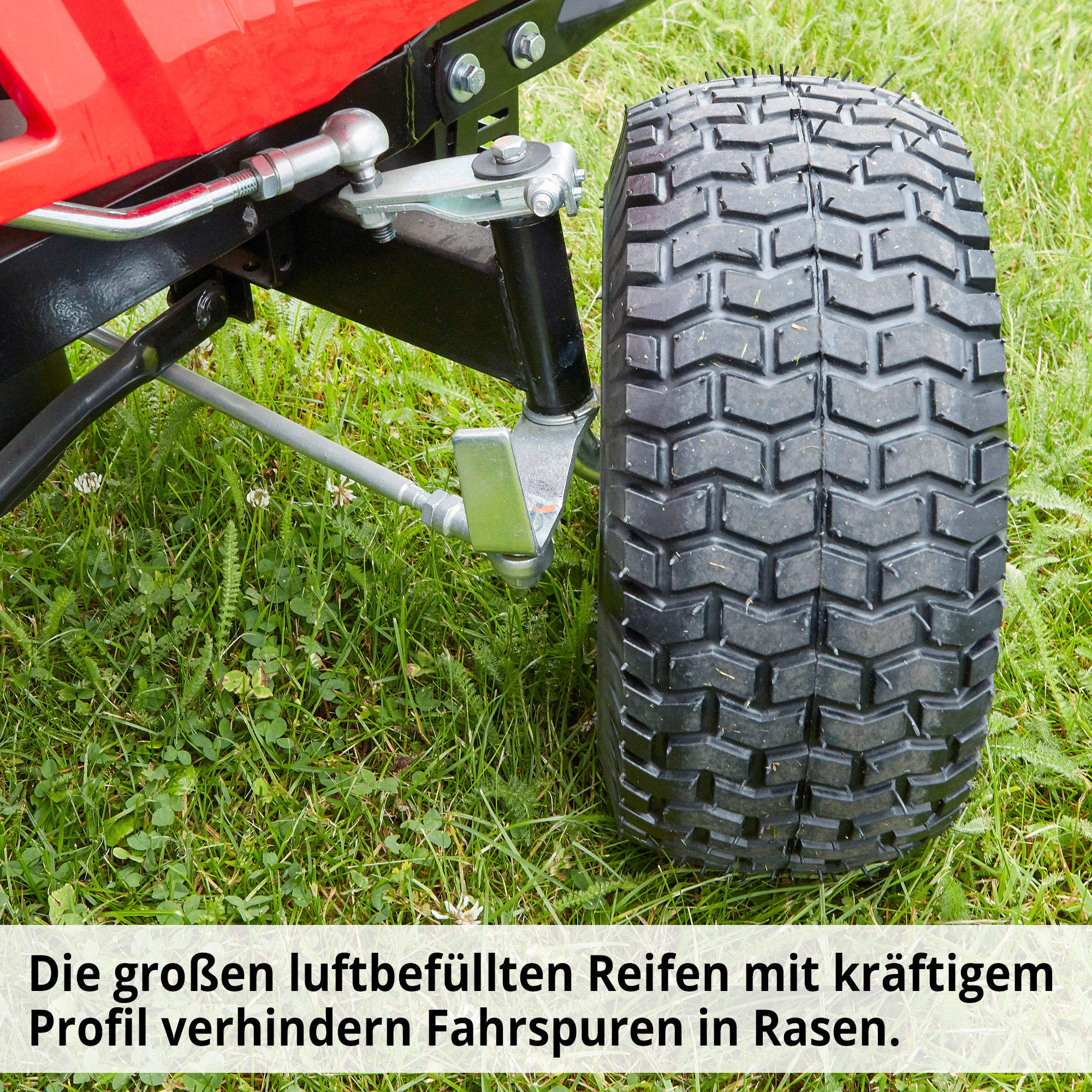 Benzin-Rasentraktor Aufsitzmäher die großen Hinterreifen vermindern Fahrspuren durch das Profil 