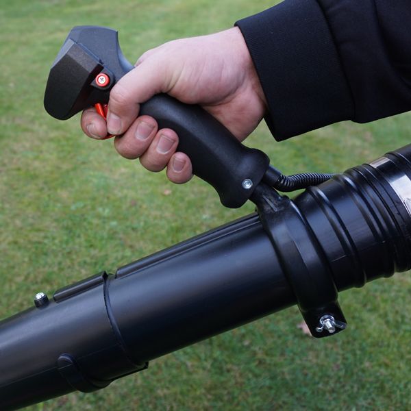 Hecht Gartengebläse mit einfacher Bedienung dank ergonomischen Joysticks 