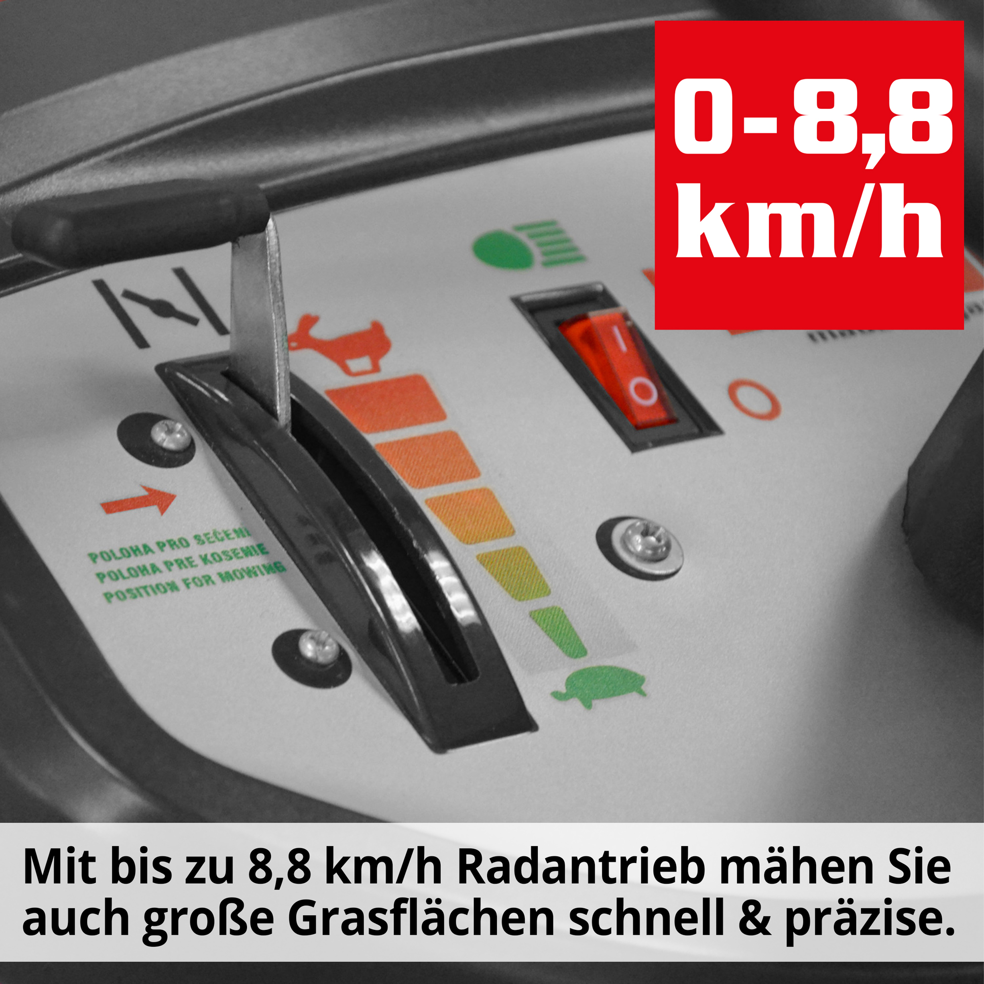 Rasentraktor Aufsitzmäher mit Bedienhebel für Schnitthöheneinstellung und Startknopf des Mähwerks 