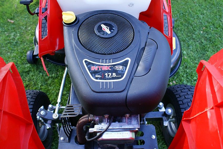 Benzin-Rasentraktor Aufsitzmäher mit Robusten und leistungsstarkem Briggs and Stratton Motor 