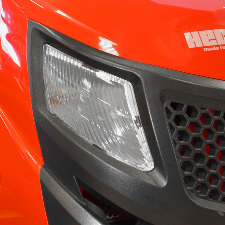 Rasentraktor Aufsitzmäher mit Scheinwerfer für leichte Arbeiten bei schlechter Sicht  Rasentraktor Aufsitzmäher mit Scheinwerfer für leichte Arbeiten bei schlechter Sicht