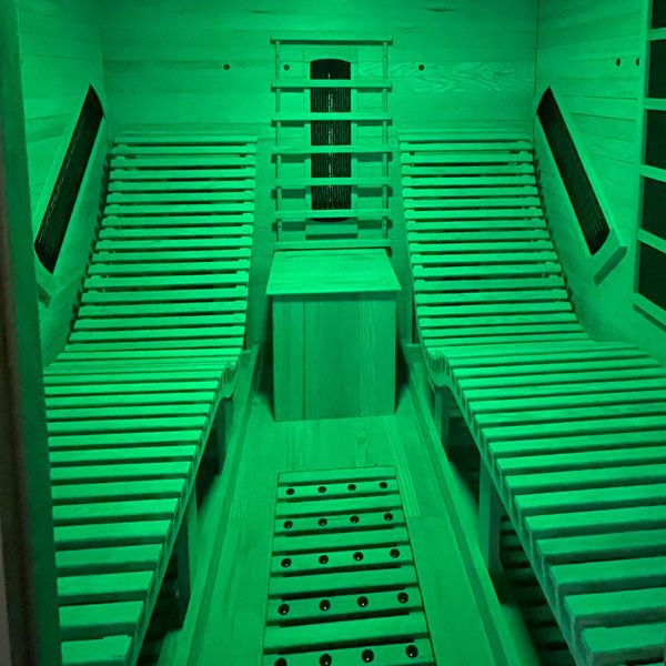Hecht-Inddor Sauna mit LED-Lichttherapie  (Dieses Bild wurde mit Hilfe von KI generiert.)