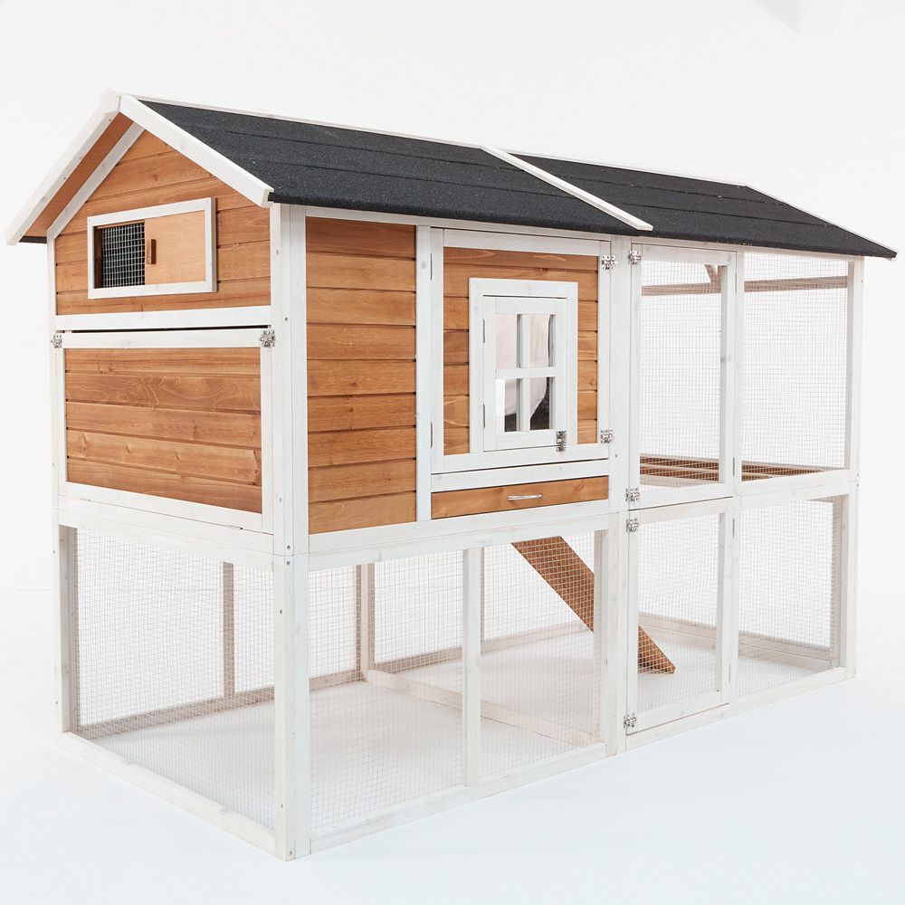 Hühnervoliere Alpenhof; Kuscheliger, wettergeschützter Rückzugsort Hühnervoliere Alpenhof; Kuscheliger, wettergeschützter Rückzugsort