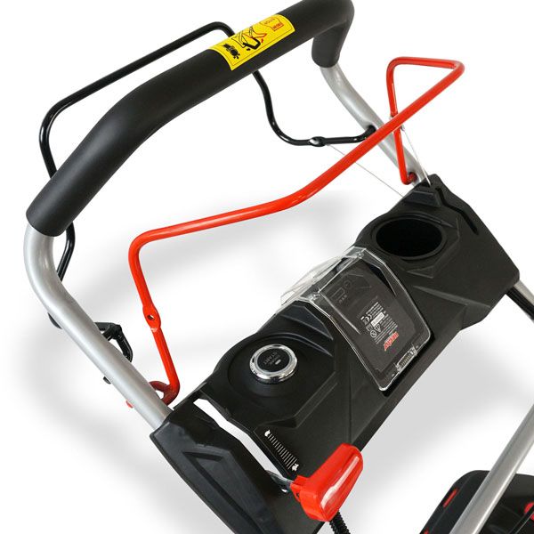 Benzin-Rasenmäher mit ergonomischen Softgriff für bequemes arbeiten 