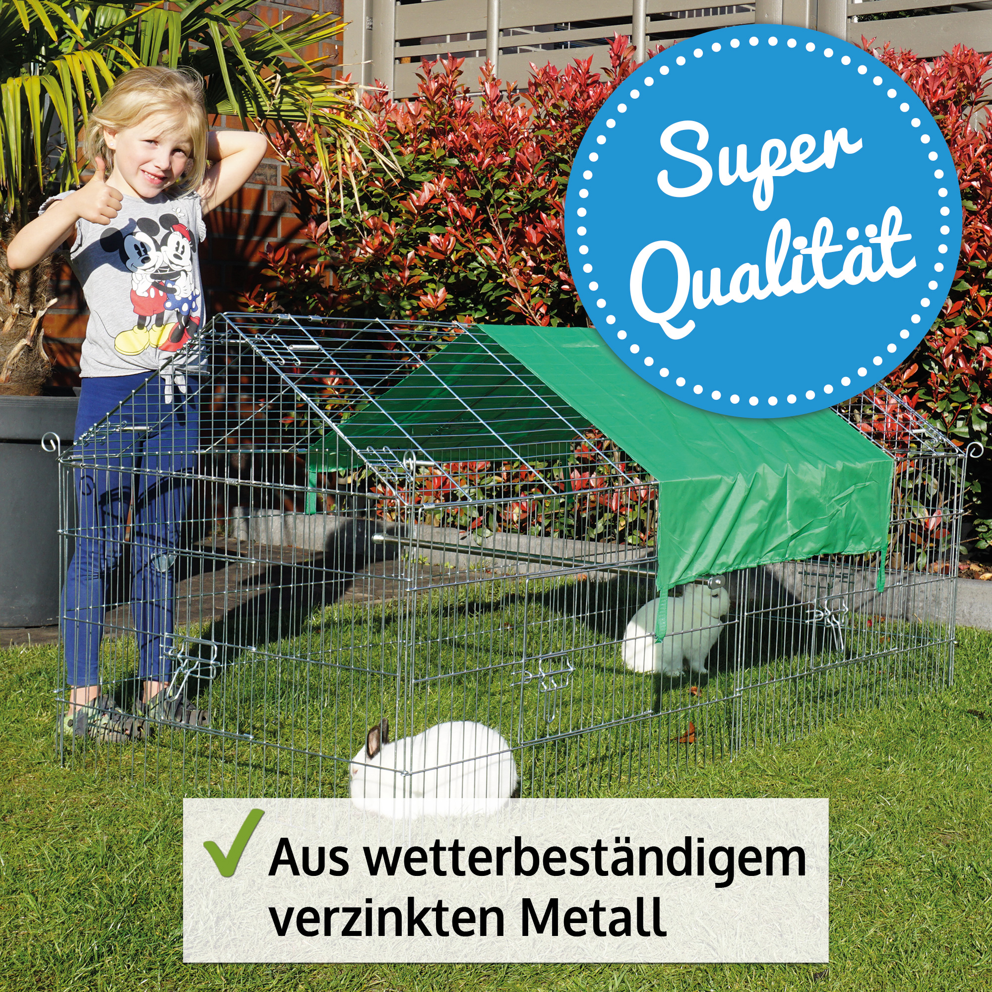 Auslaufgehege mit viel Platz für Kaninchen oder Hühner im Garten Auslaufgehege mit viel Platz für Kaninchen oder Hühner im Garten