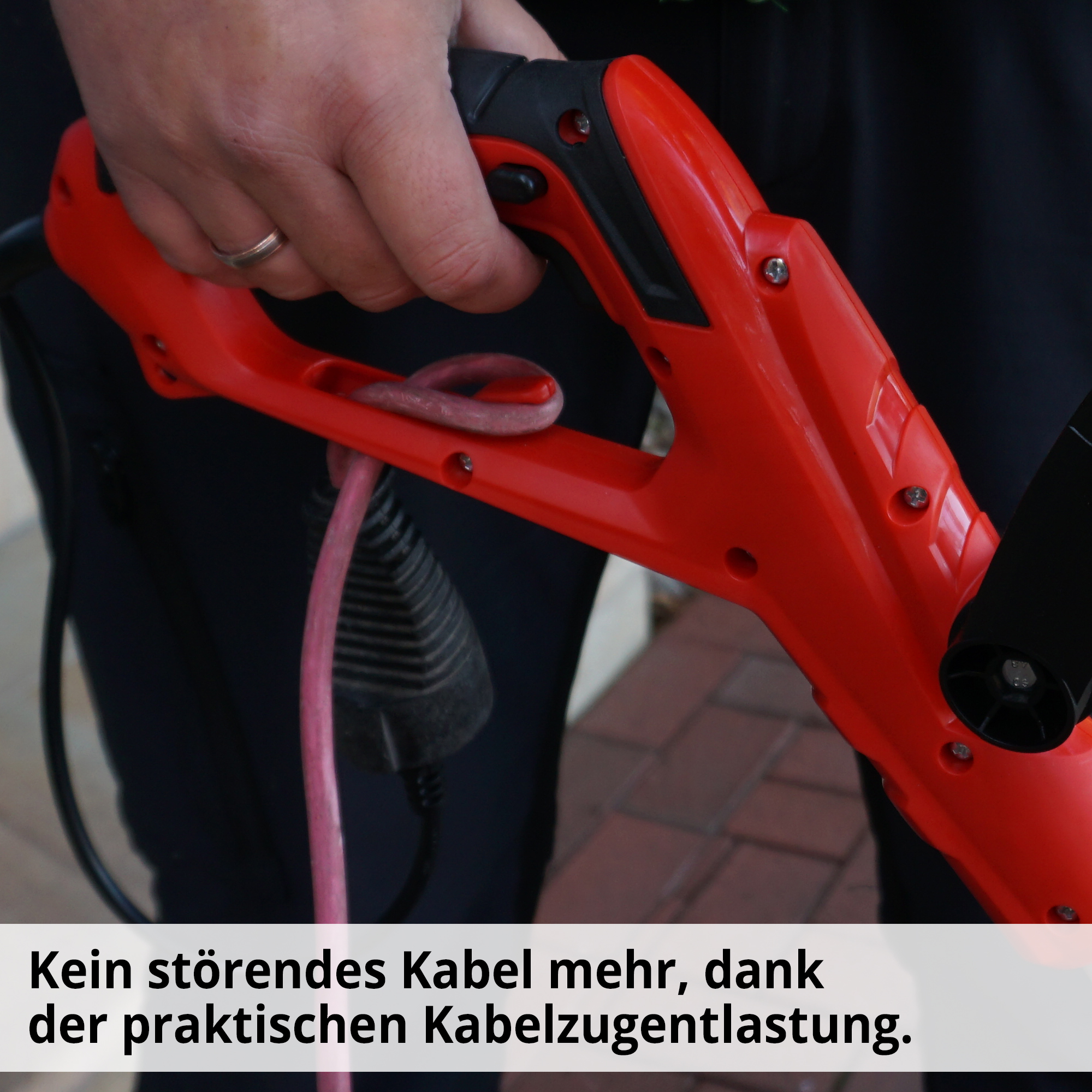 HECHT 444 Fugenbürste; Kein störendes Kabel mehr, dank der praktischen Kabelzugentlastung