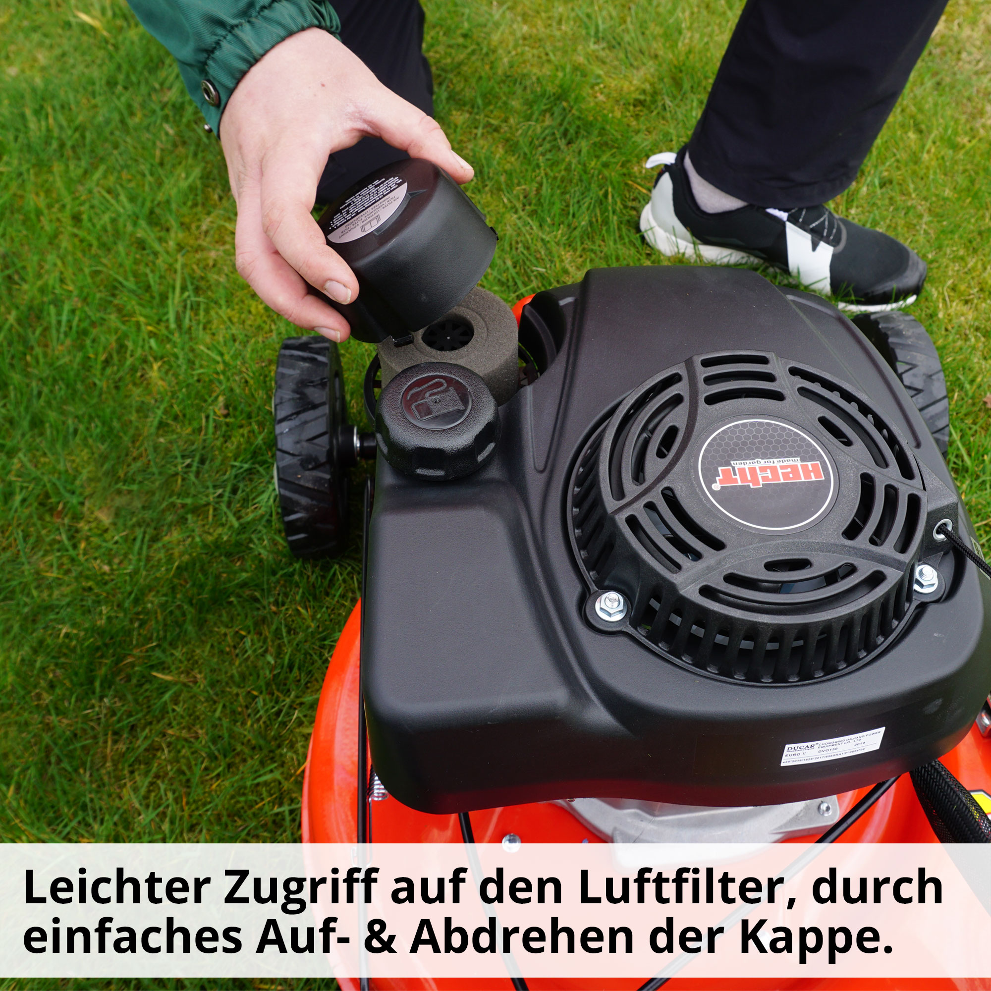 Hecht Benzin-Rasenmäher mit Luftfilter und einfaches auf und abdrehen der Luftfilterklappe  (Dieses Bild wurde mit Hilfe von KI generiert.)