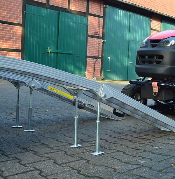 Auffahrrampen mit Verstärkung – stabile Aluminiumrampen mit extra Standfüßen für hohe Lasten