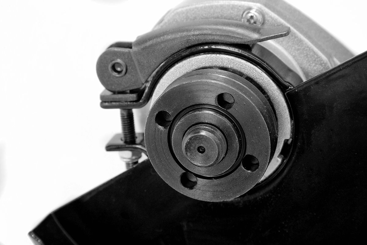 Trennschleifer; M14 Arbeitsspindel für sicheren Halt der Schleifscheiben