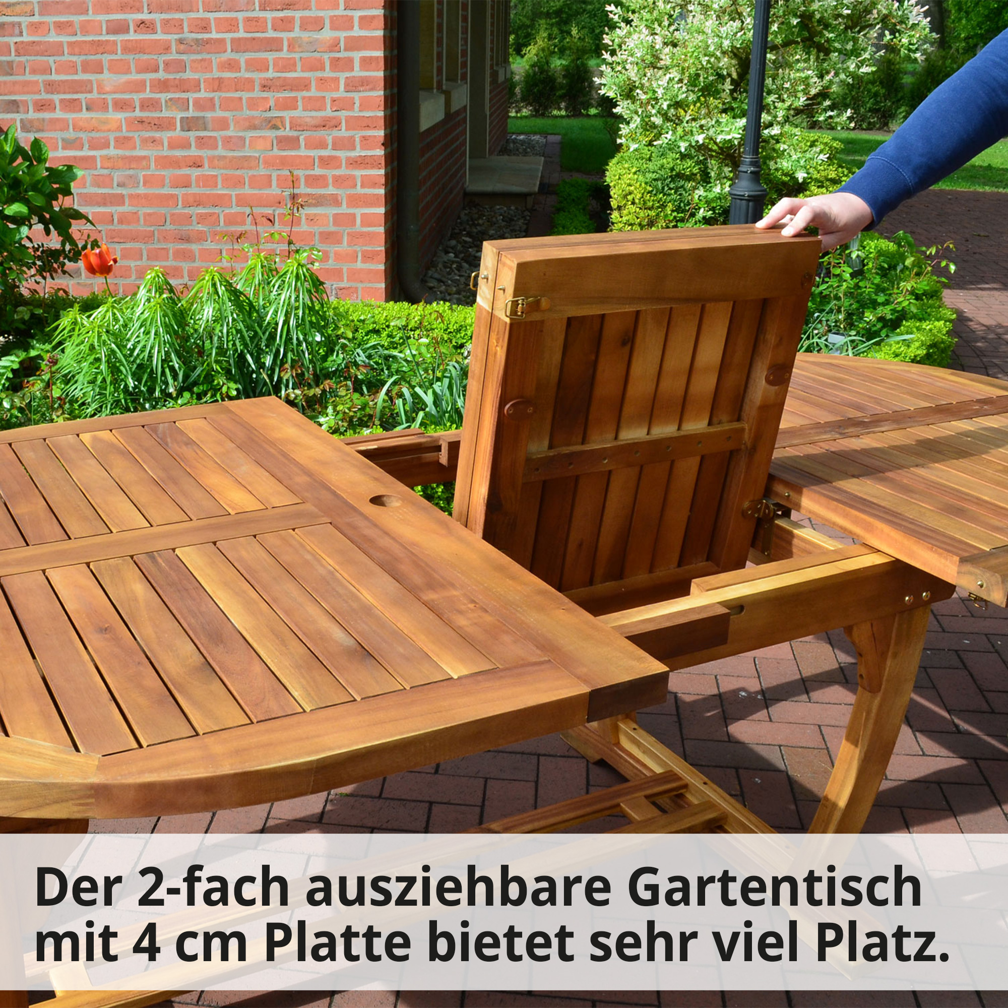 Gartensitzgruppe Royal; Der 2-fach ausziehbare Gartentisch mit 4 Zentimeter Platte bietet sehr viel Platz