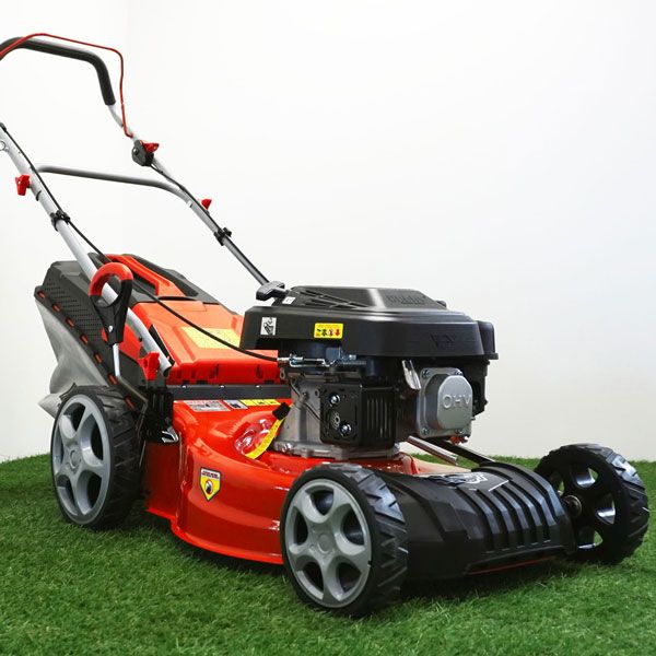 Benzinrasenmäher mit Motorgehäuse großen Hinterräder ergonomischen griff und 60 Liter Grasfangkorb 