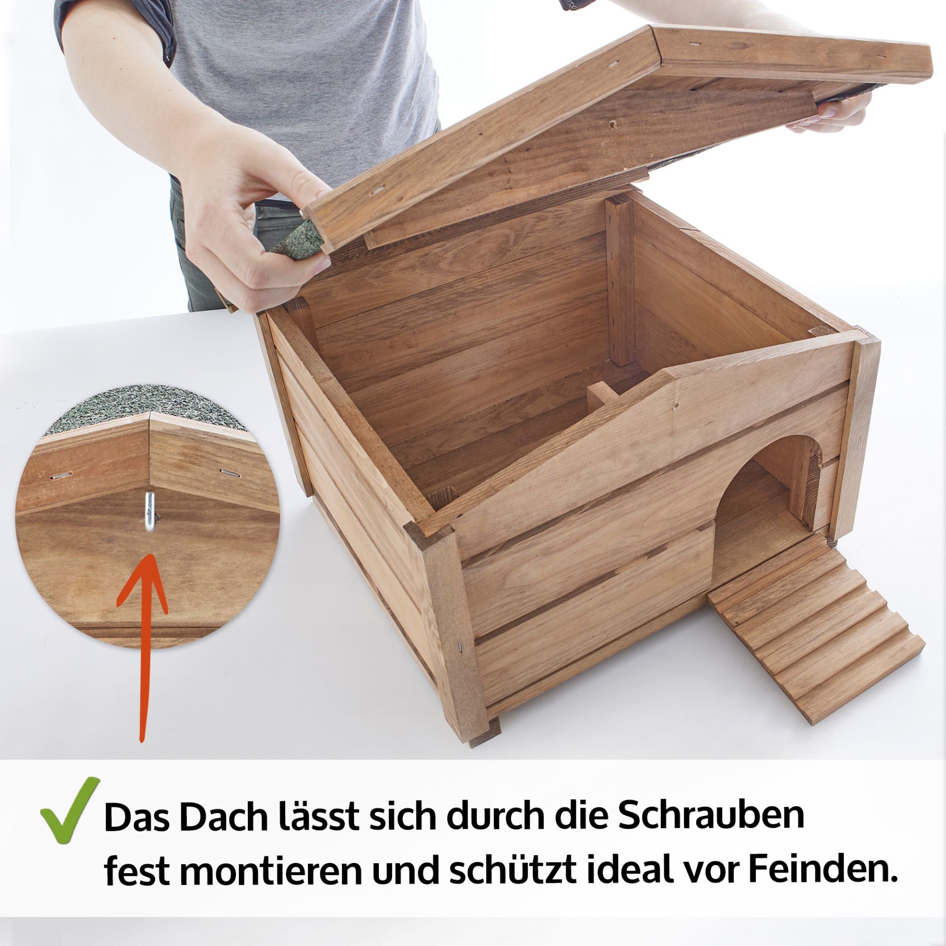 Igelhaus Ruby; Dach mit Schrauben fest montieren
