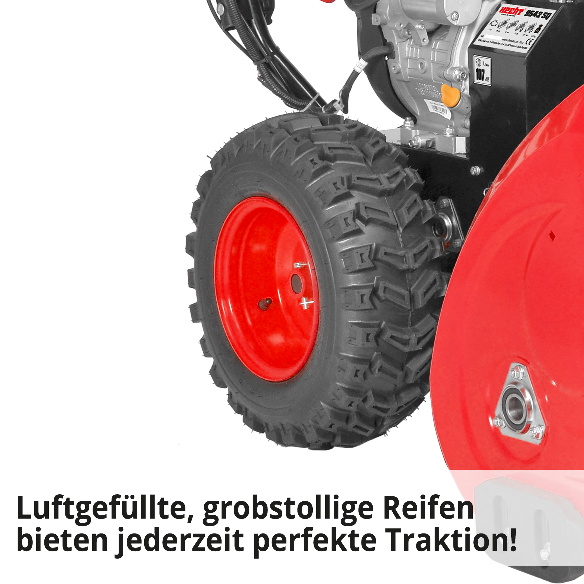 Benzin-Schneefräse mit großen Winterreifen für ideales arbeiten 