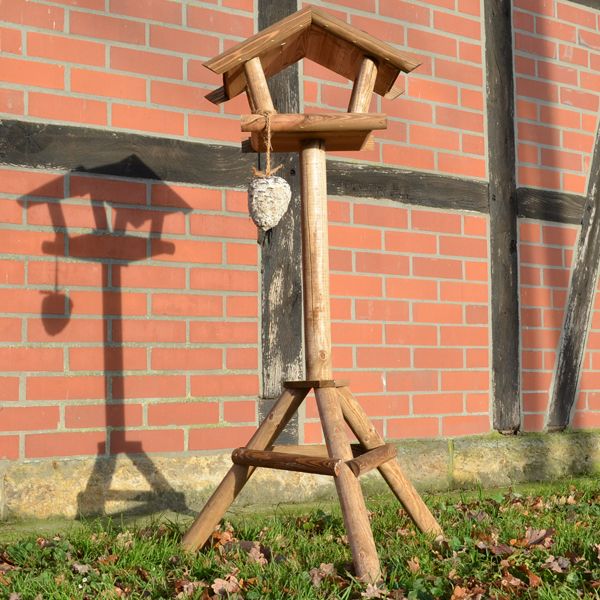 Vogelhaus; Massiver Holzständer für sicheren Stand und flexible Platzierung