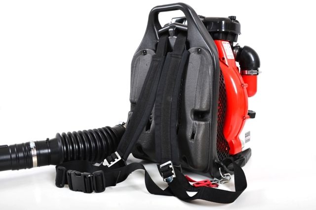 Benzin-Laubgebläse Hecht mit ergonomischer Rückenaufnahme für bequemes arbeiten 