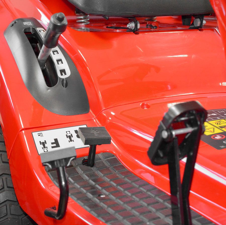 Rasentraktor Aufsitzmäher mit Schalthebel für Vorwärts-Rückwärtsfunktion  Rasentraktor Aufsitzmäher mit Schalthebel für Vorwärts-Rückwärtsfunktion