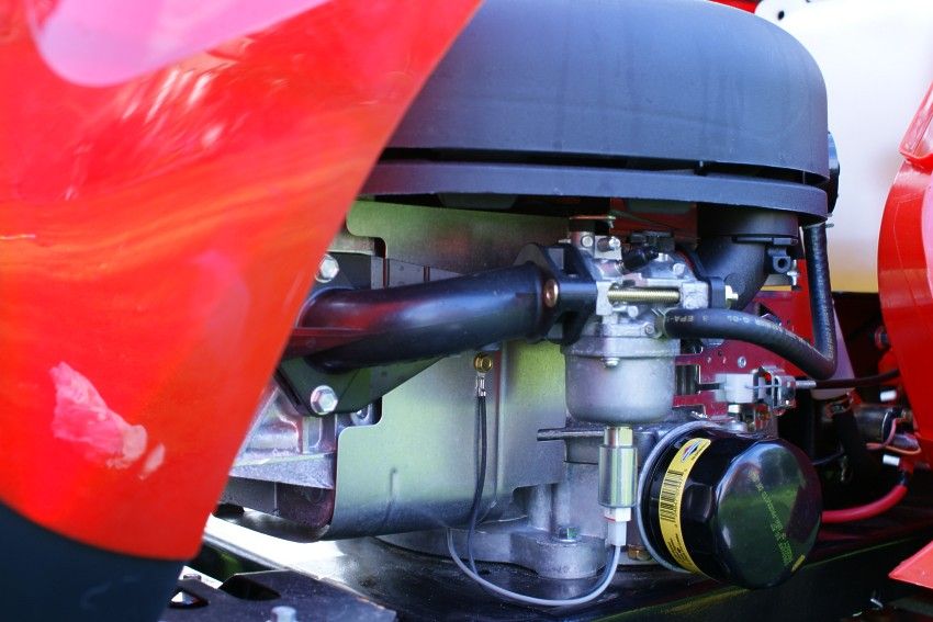 Hecht Rasentraktor Aufsitzmäher mit Leistungsstarkem Briggs and Stratton Motor für Effizientes arbeiten 