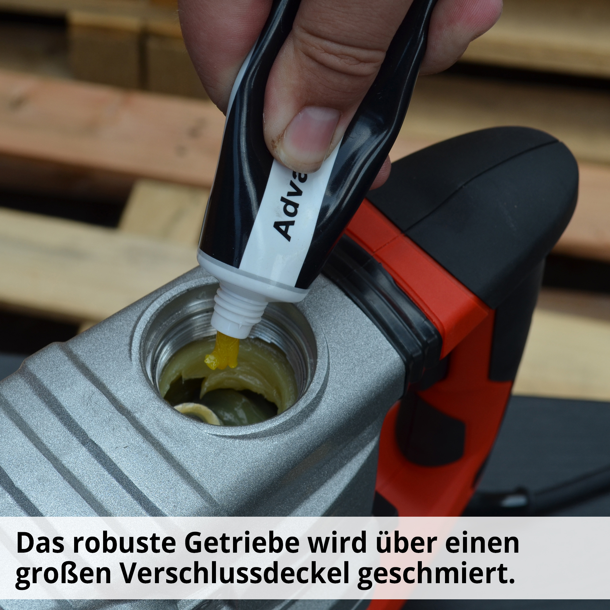 HECHT 1036 Bohrhammer; Das robuste Getriebe wird über einen großen Verschlussdeckel geschmiert 
