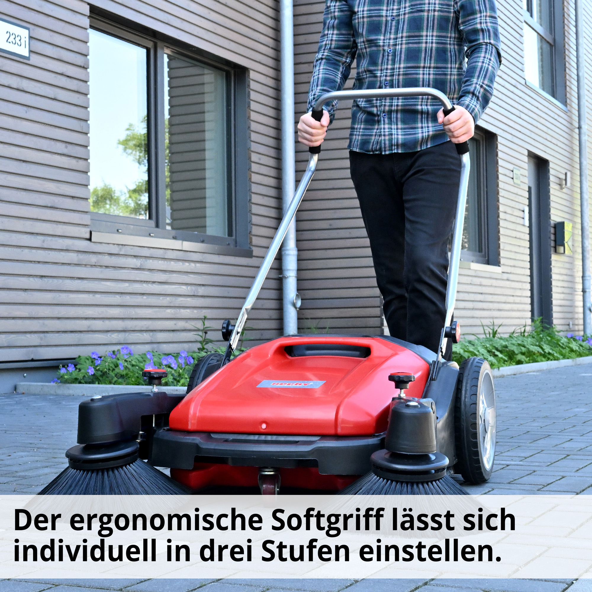 HECHT 8105 Handkehrmaschine; Der ergonomische Softgriff lässt sich individuell in drei Stufen einstellen HECHT 8105 Handkehrmaschine; Der ergonomische Softgriff lässt sich individuell in drei Stufen einstellen
