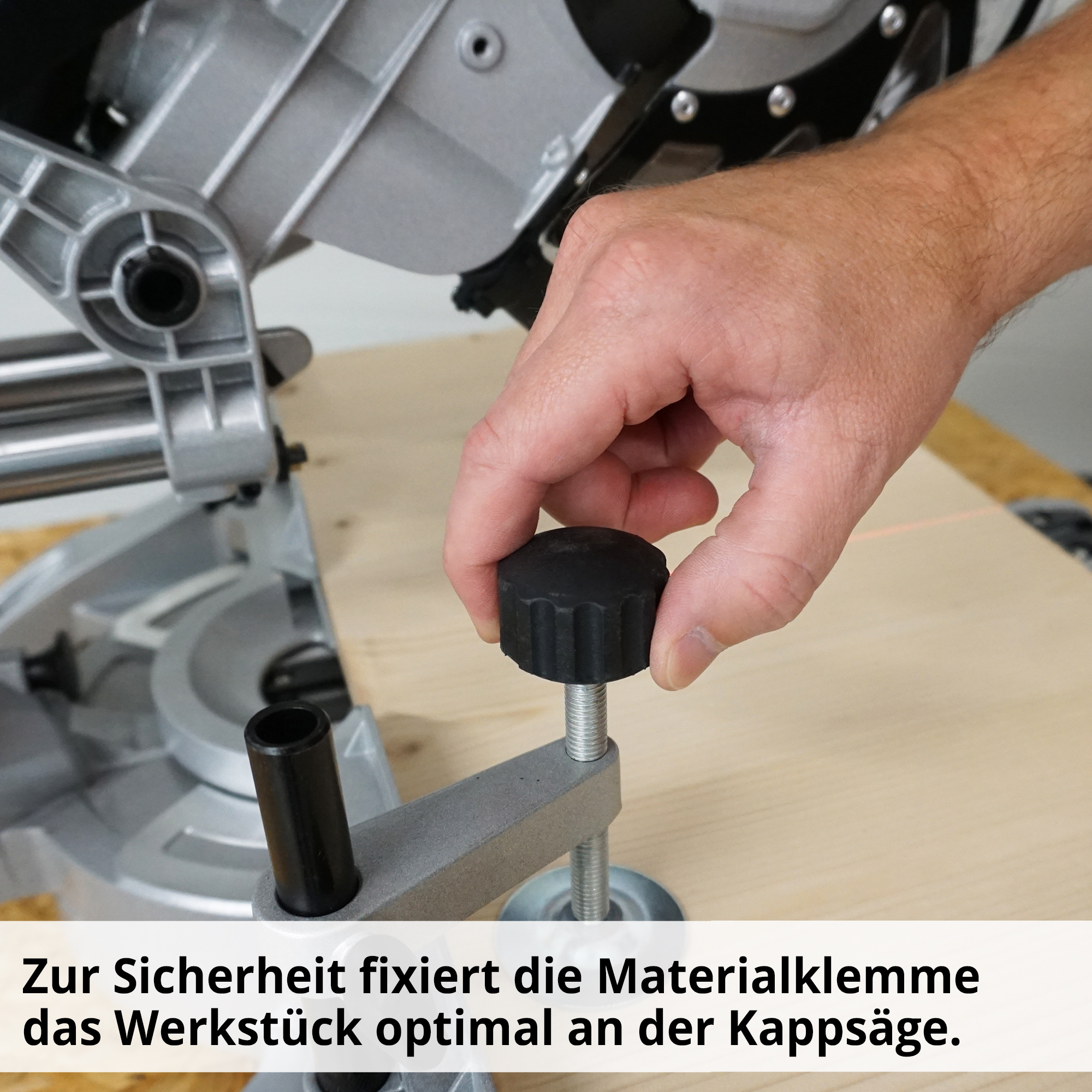 HECHT 828 Kappzugsäge, Zur Sicherheit fixiert die Materialklemme das Werkstück optimal