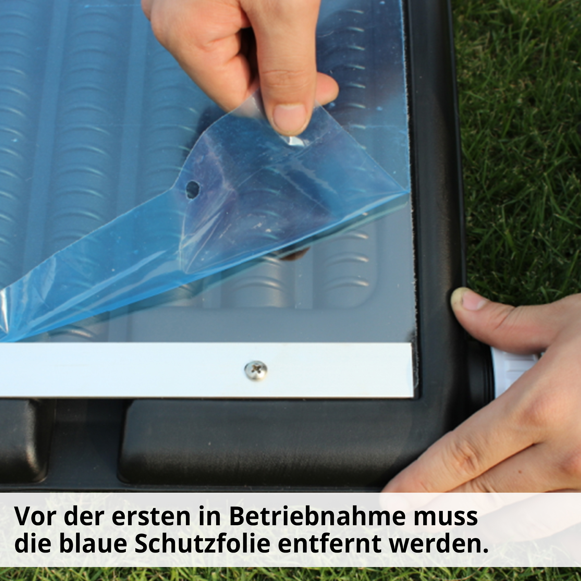 Hecht 305810 Poolsolarheizung; Vor der ersten Inbetriebnahme muss die blaue Schutzfolie entfernt werden