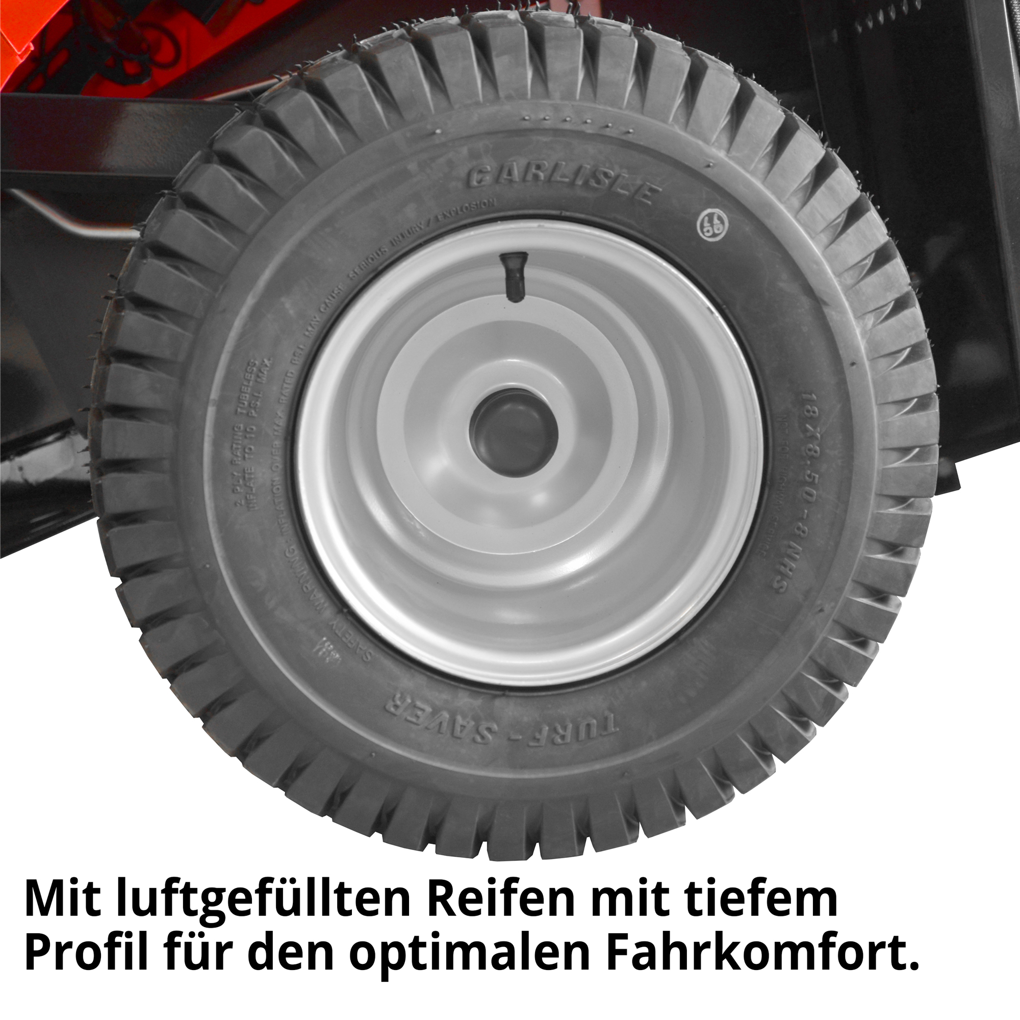 Benzin-Aufsitzmäher mit robusten Reifen für den optimalen Grip 