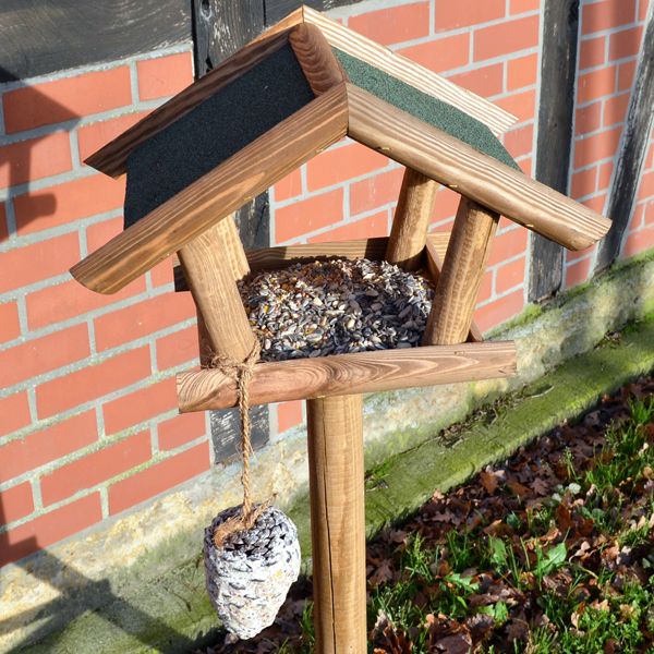 Vogelhaus mit Ständer; Gesamthöhe: 127 Zentimeter