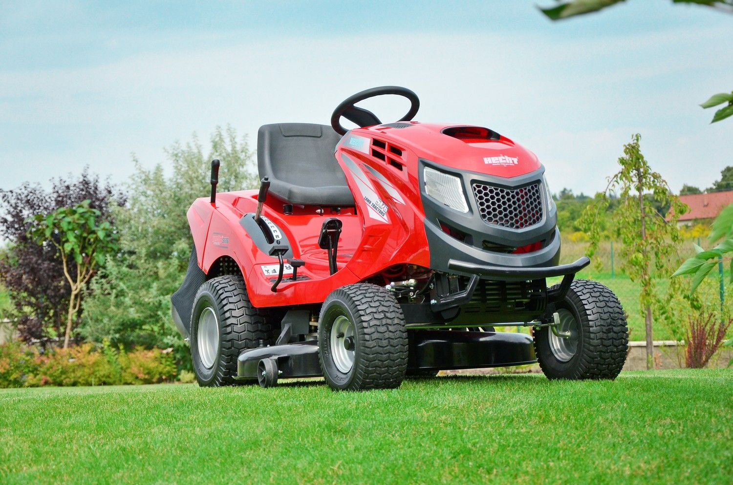 Benzin-Rasentraktor Aufsitzmäher mit 102 cm Schnittbreite und robuster Bauweise ideal für große Flächen 