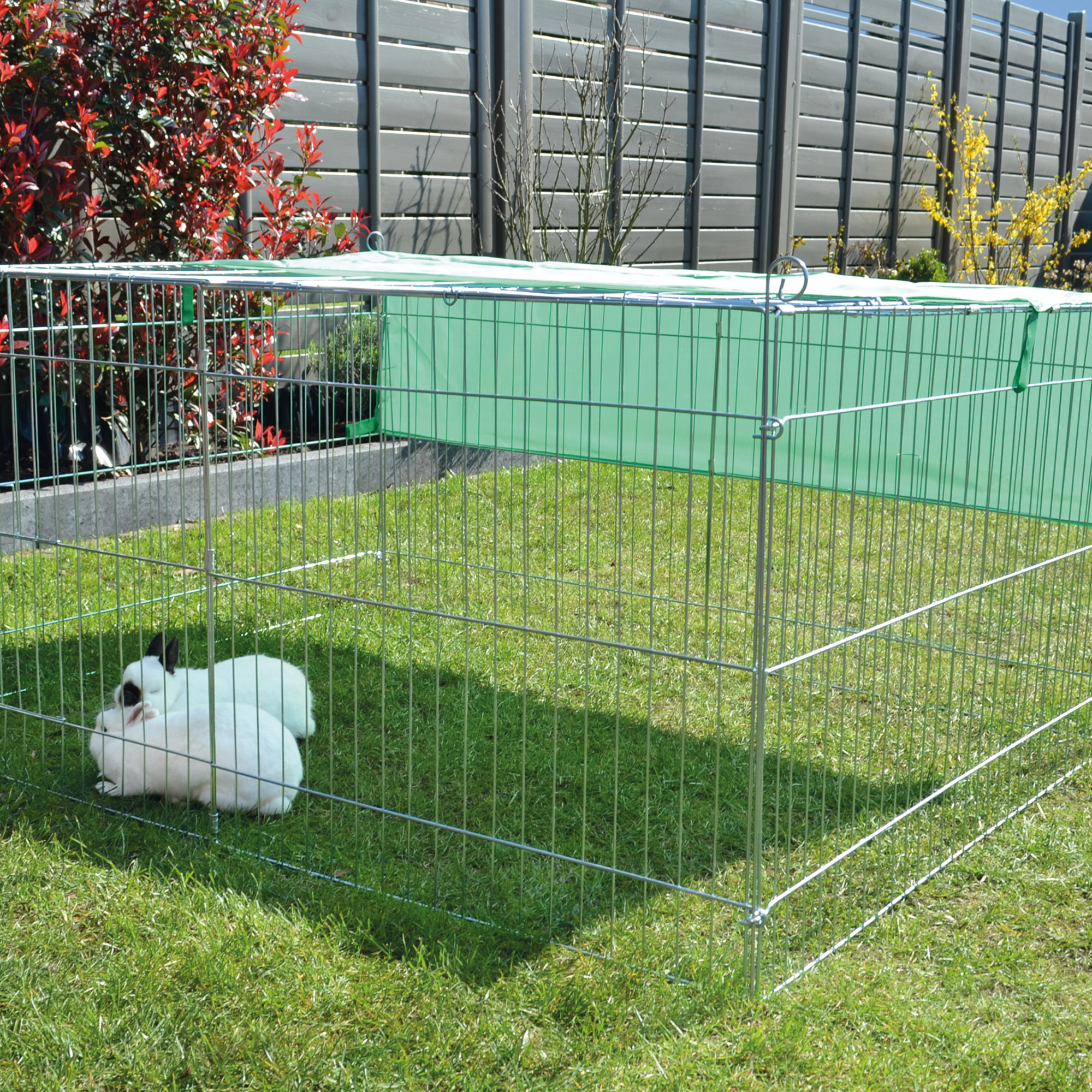 Freilaufgehege für Kaninchen in XL mit grünem Sonnenschutz und Gitterdach