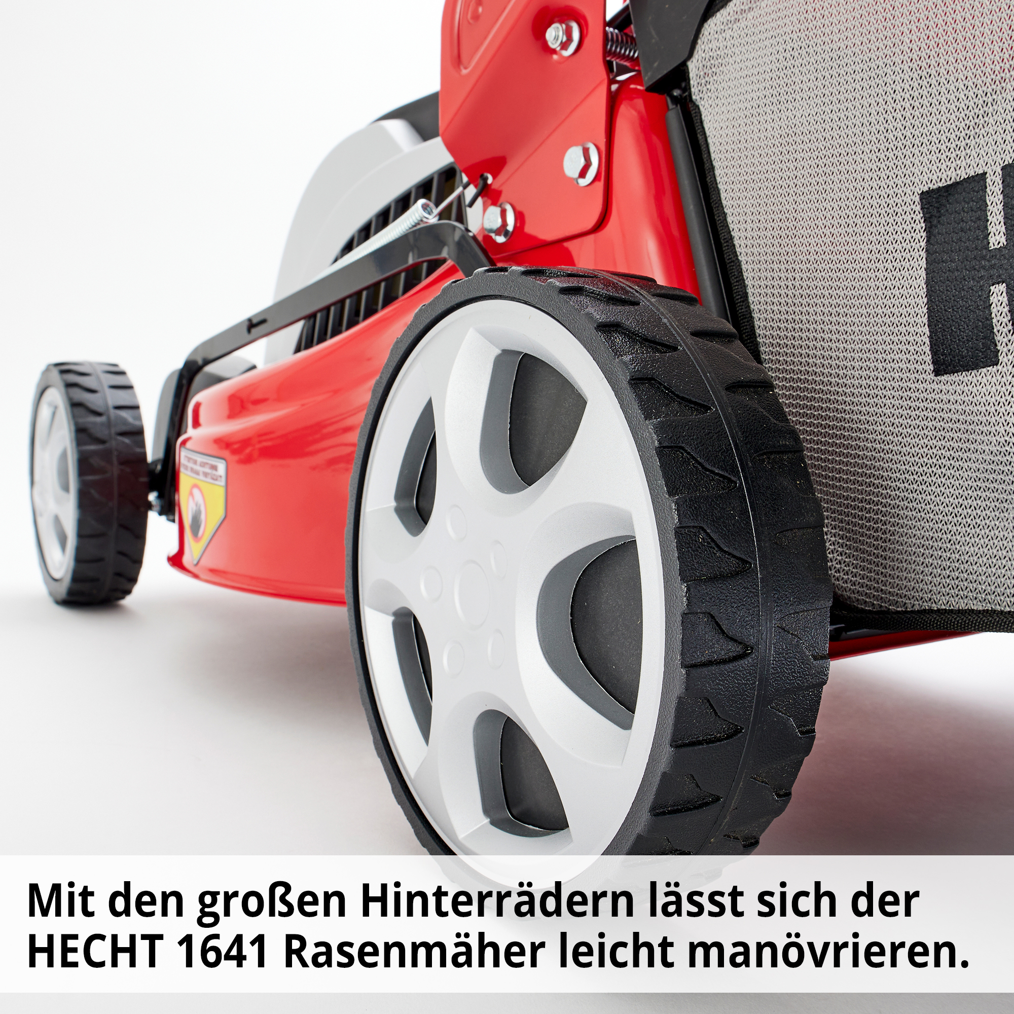 Elektro-Rasenmäher mit großen Hinterrädern lässt sich leicht Manövrieren 