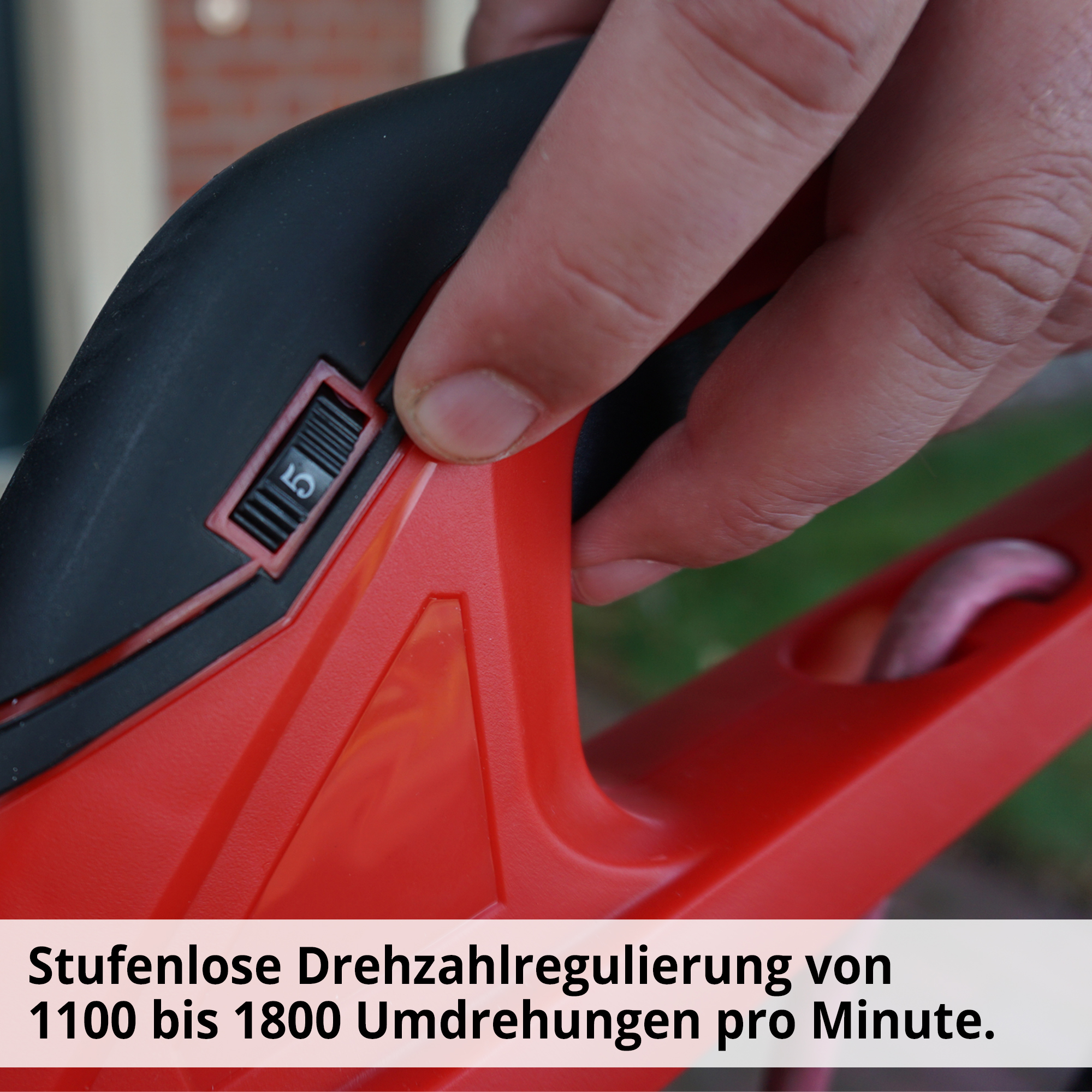 HECHT 445 Unkrautbürste; Stufenlose Drehzahlregulierung von 1100 bis 1800 Umdrehungen pro Minute