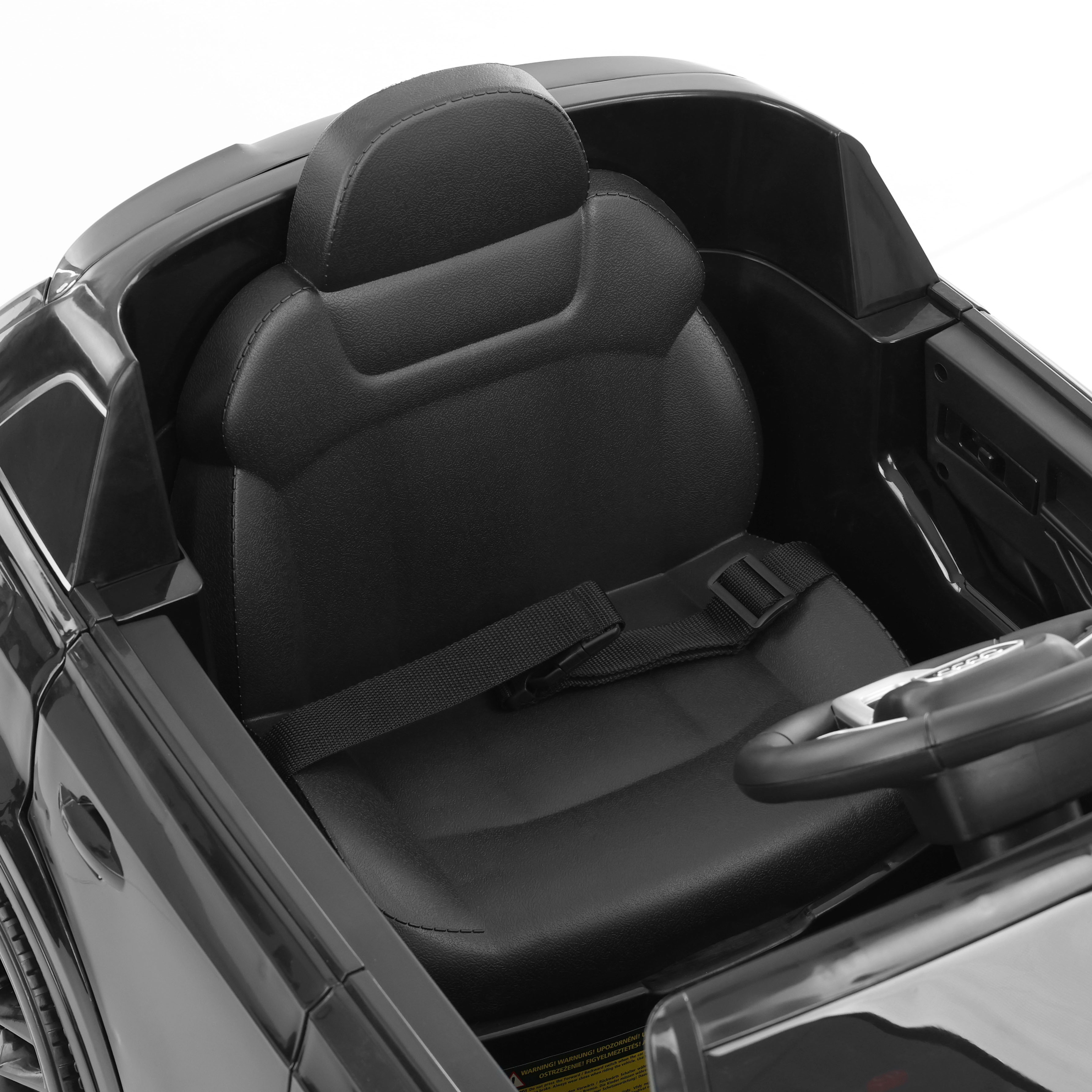 Elektroauto Audi Q7: Bequemer Ledersitz mit sicherem Anschnallgurt (Dieses Bild wurde mit Hilfe von KI generiert.)